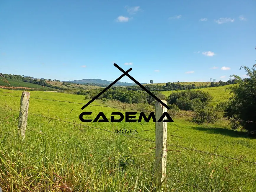 Foto 4 de Sítio / Rancho com 4 quartos à venda, 30m2 em Monte Siao - MG