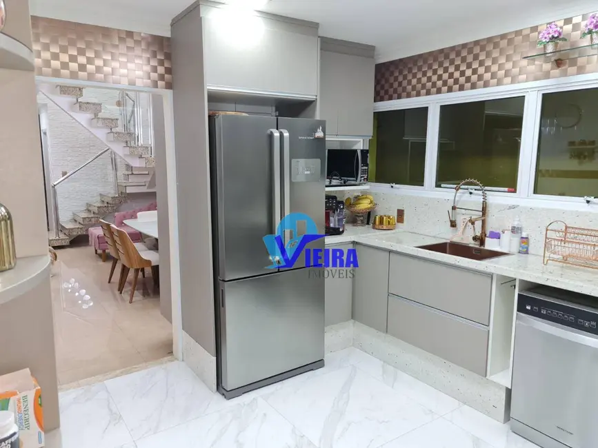 Sobrado com 3 quartos à venda, 300m2 em Penha de França, São Paulo - SP - imagem 8 Foto 8 de Sobrado com 3 quartos à venda, 300m2 em Penha de França, São Paulo - SP