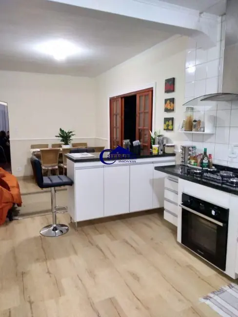 Sobrado com 3 quartos à venda, 166m2 em Jardim Las Vegas, Santo Andre - SP - imagem 5 Foto 5 de Sobrado com 3 quartos à venda, 166m2 em Jardim Las Vegas, Santo Andre - SP