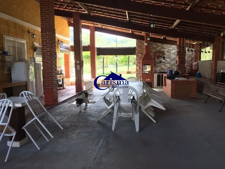 Chácara com 3 quartos à venda, 200m2 em Monte Alegre Do Sul - SP - imagem 6 Foto 6 de Chácara com 3 quartos à venda, 200m2 em Monte Alegre Do Sul - SP