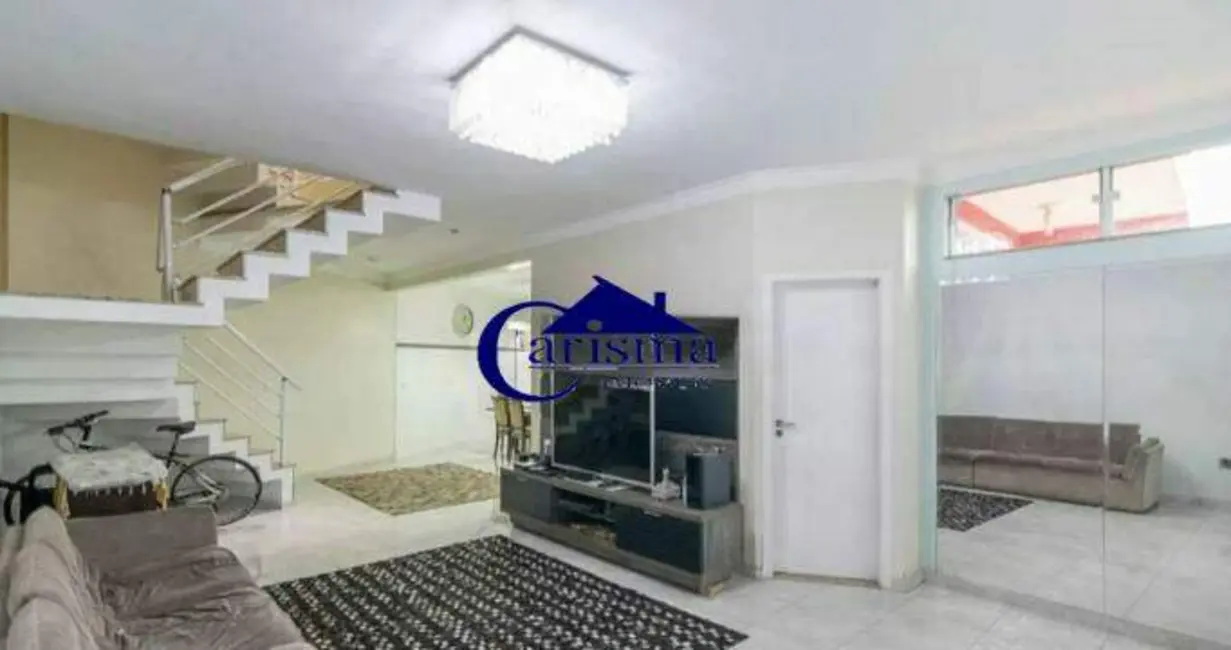 Foto 1 de Sobrado com 3 quartos para alugar, 266m2 em Vila Alzira, Santo Andre - SP