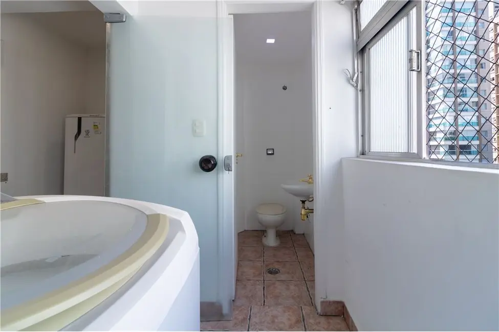 Foto 2 de Apartamento com 2 quartos à venda, 70m2 em Moema, São Paulo - SP