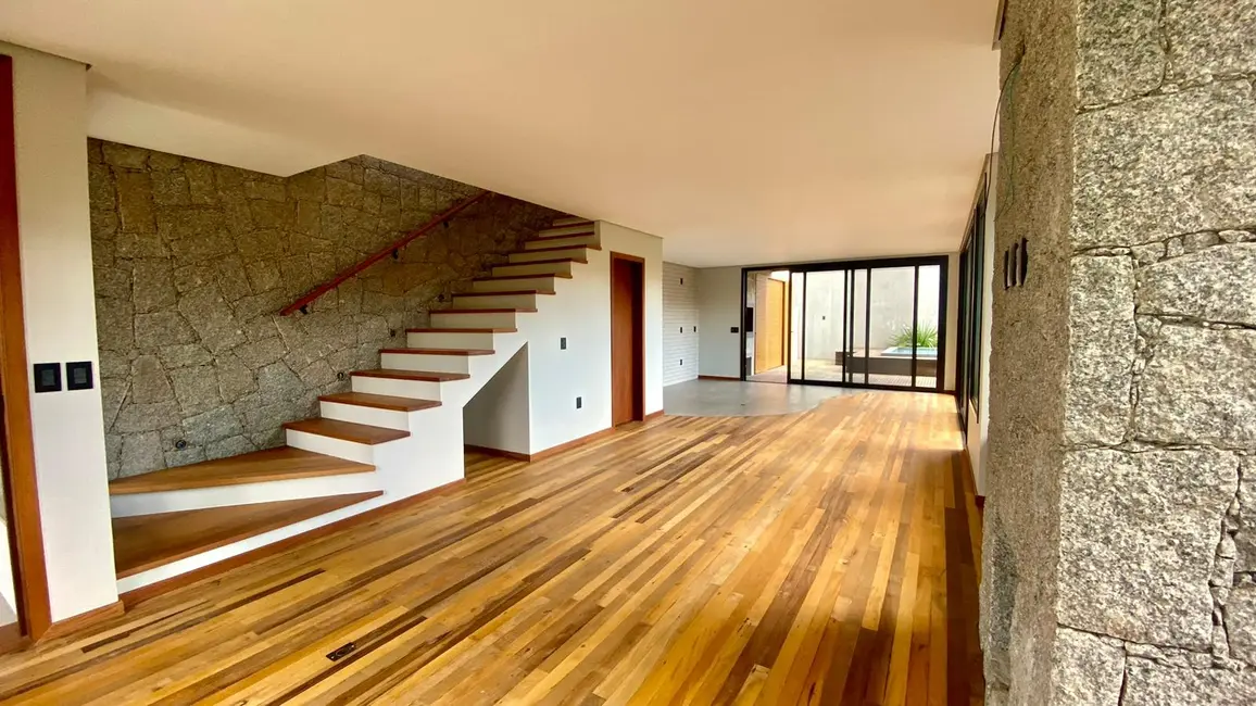 Foto 9 de Casa com 3 quartos à venda, 150m2 em Garopaba - SC