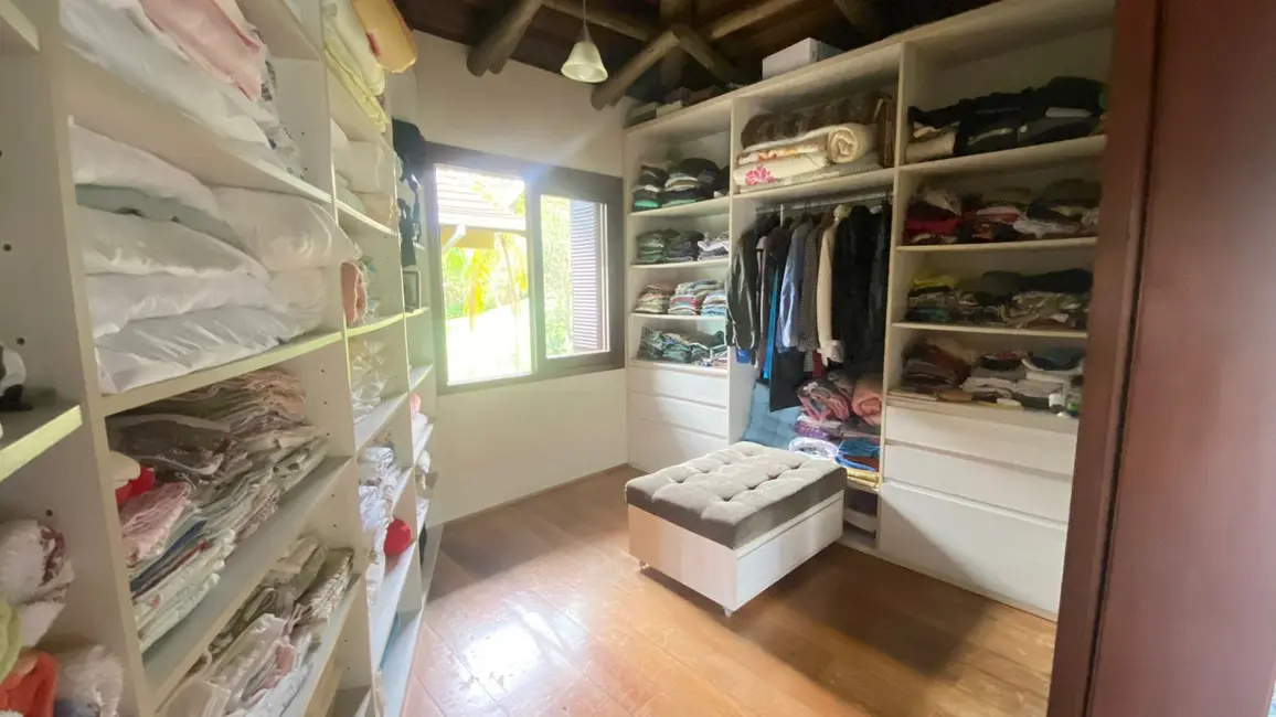 Foto 8 de Casa com 3 quartos à venda, 350m2 em Garopaba - SC