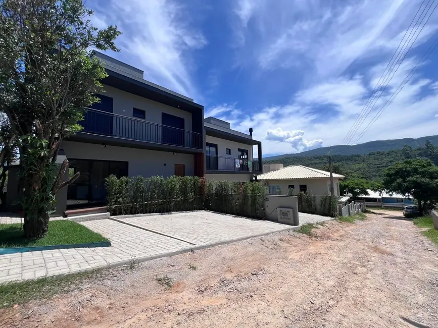 Foto 1 de Casa com 2 quartos à venda, 100m2 em Garopaba - SC