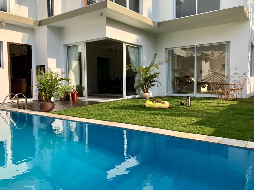 Foto 2 de Casa com 3 quartos à venda, 254m2 em Garopaba - SC