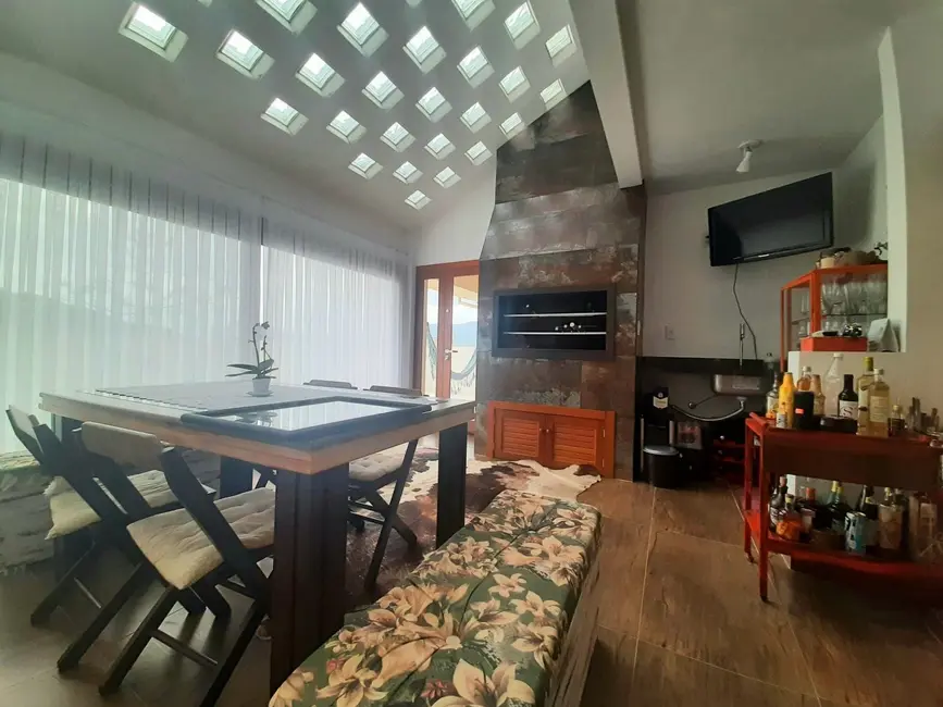 Foto 9 de Casa com 4 quartos à venda, 405m2 em Garopaba - SC