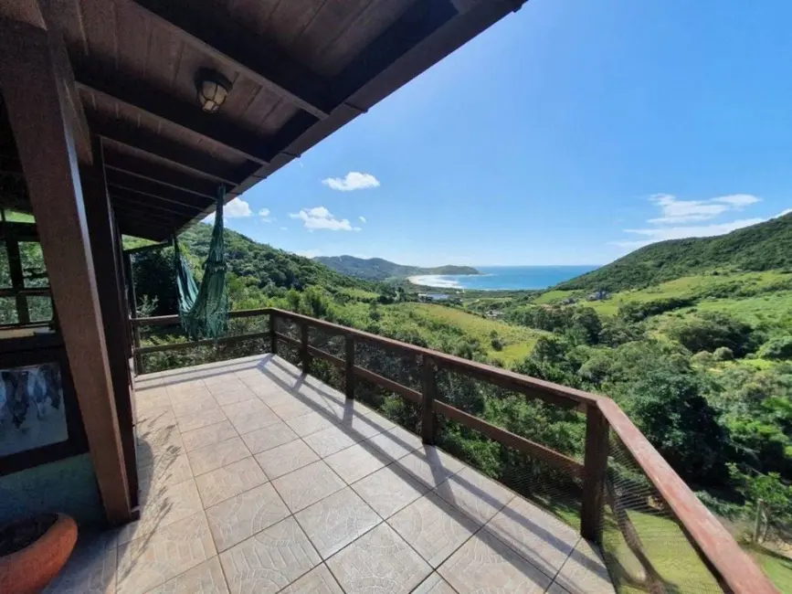 Foto 4 de Casa com 4 quartos à venda, 200m2 em Garopaba - SC