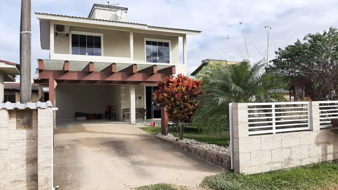 Foto 2 de Casa com 3 quartos à venda, 160m2 em Garopaba - SC