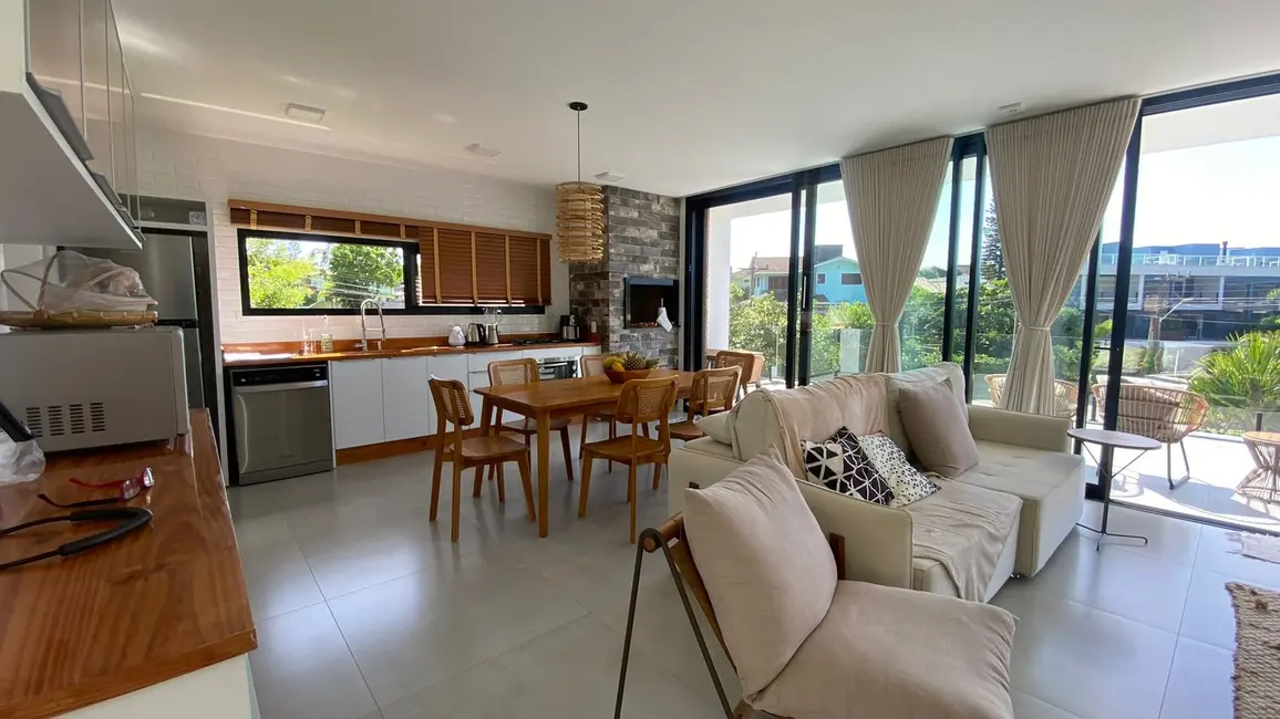 Foto 4 de Casa com 4 quartos à venda, 188m2 em Garopaba - SC