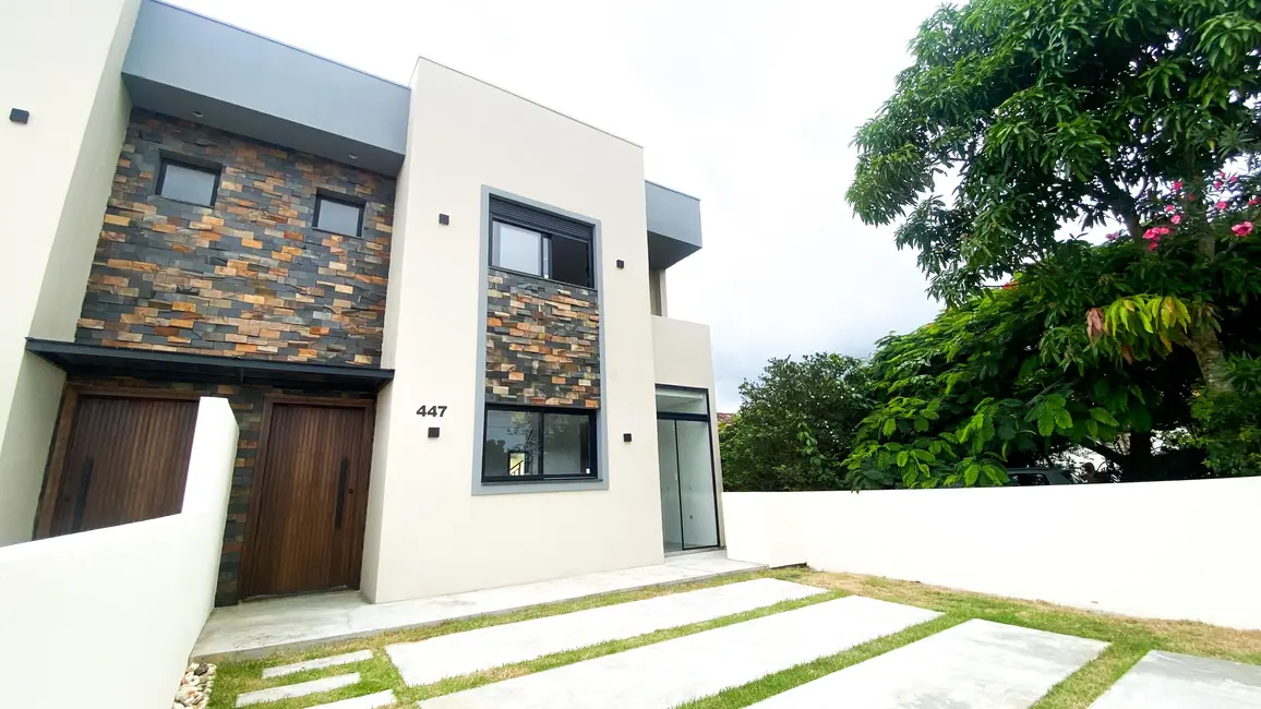 Foto 1 de Casa com 2 quartos à venda, 100m2 em Garopaba - SC