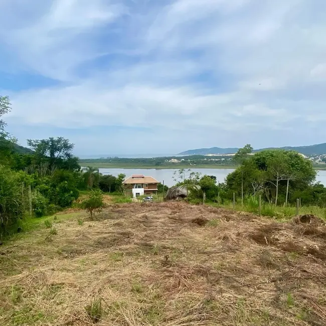 Foto 1 de Terreno / Lote à venda, 2000m2 em Garopaba - SC