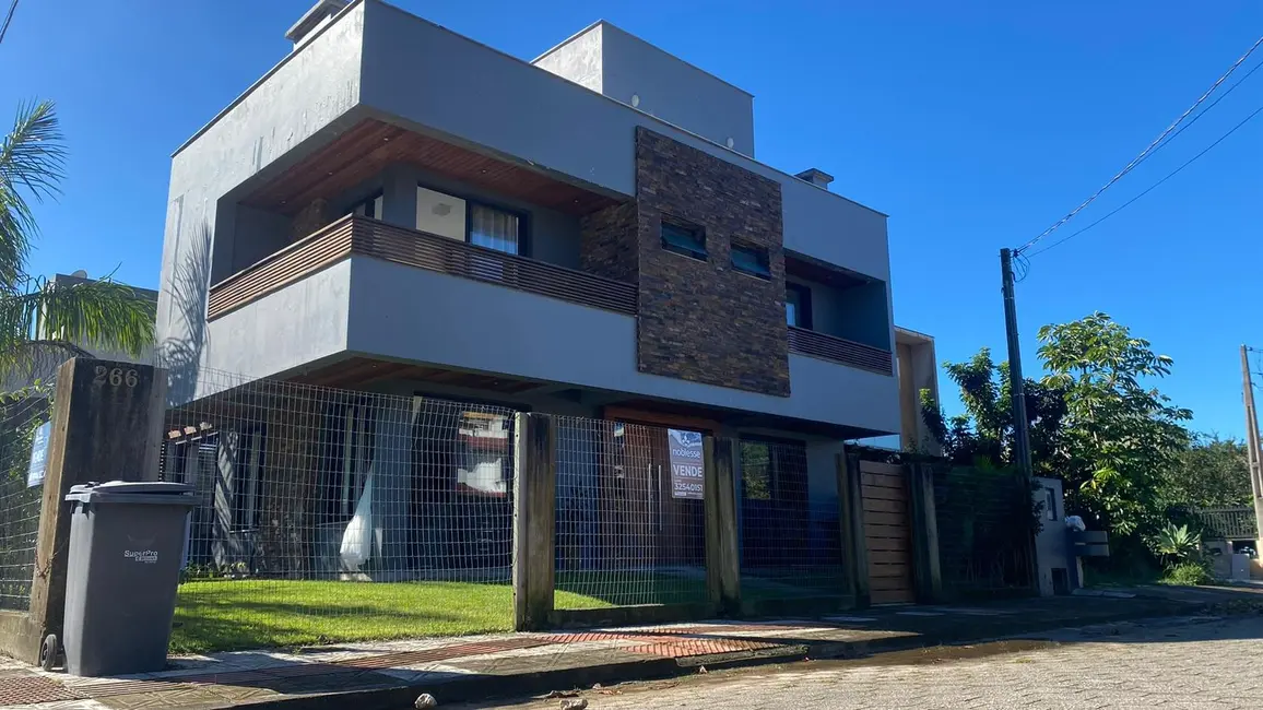 Foto 2 de Casa com 3 quartos à venda, 147m2 em Garopaba - SC