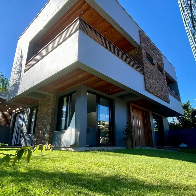 Foto 1 de Casa com 3 quartos à venda, 147m2 em Garopaba - SC