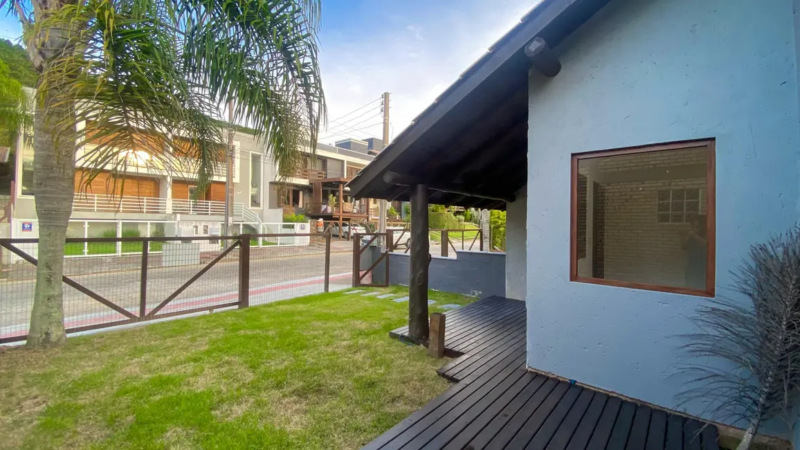 Foto 2 de Casa com 2 quartos à venda, 80m2 em Garopaba - SC