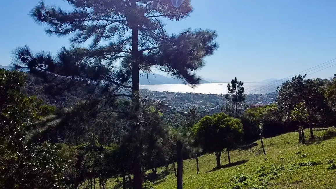 Foto 1 de Terreno / Lote à venda, 899m2 em Garopaba - SC