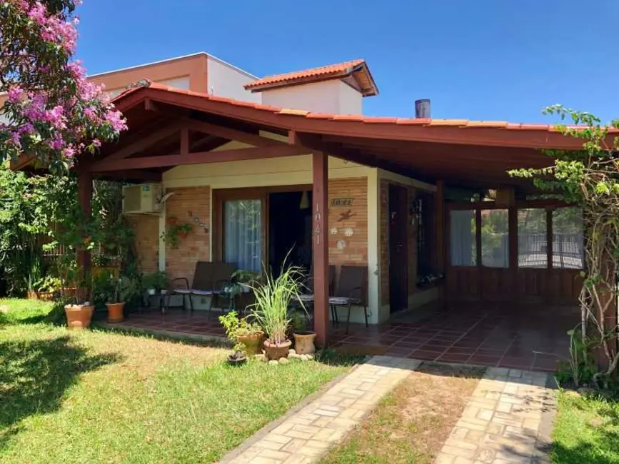 Foto 1 de Casa com 3 quartos à venda, 157m2 em Centro, Garopaba - SC