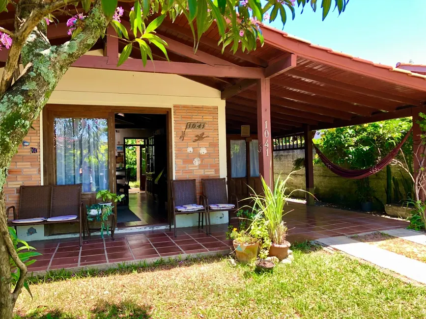 Foto 2 de Casa com 3 quartos à venda, 157m2 em Centro, Garopaba - SC
