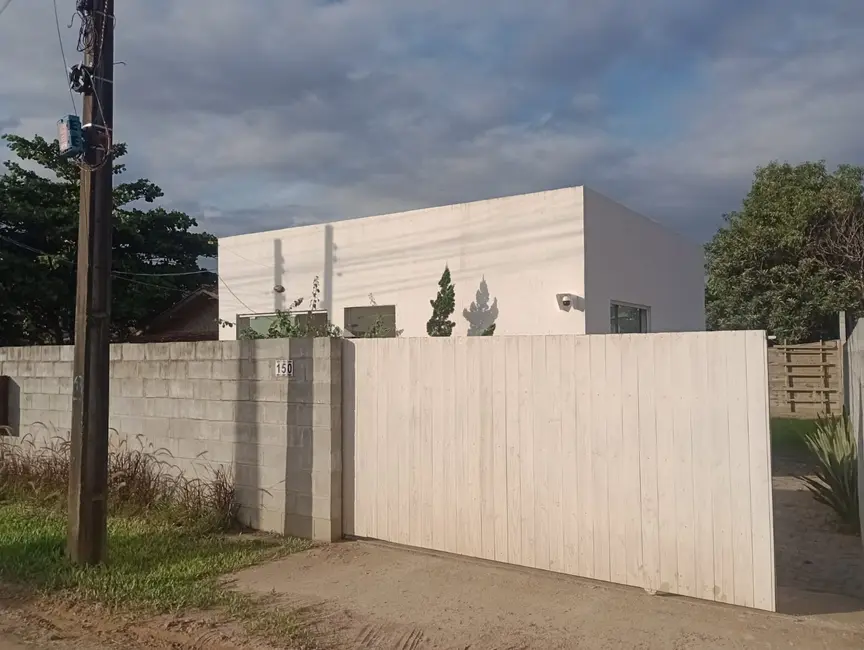 Foto 1 de Casa com 2 quartos à venda, 55m2 em Garopaba - SC
