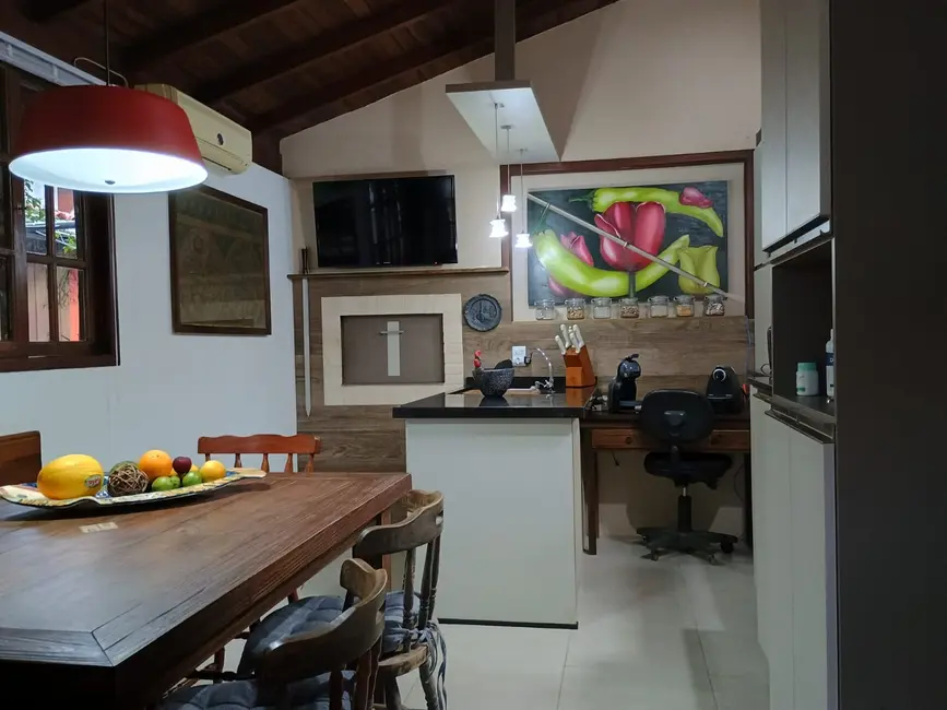 Foto 4 de Casa com 3 quartos à venda, 120m2 em Garopaba - SC