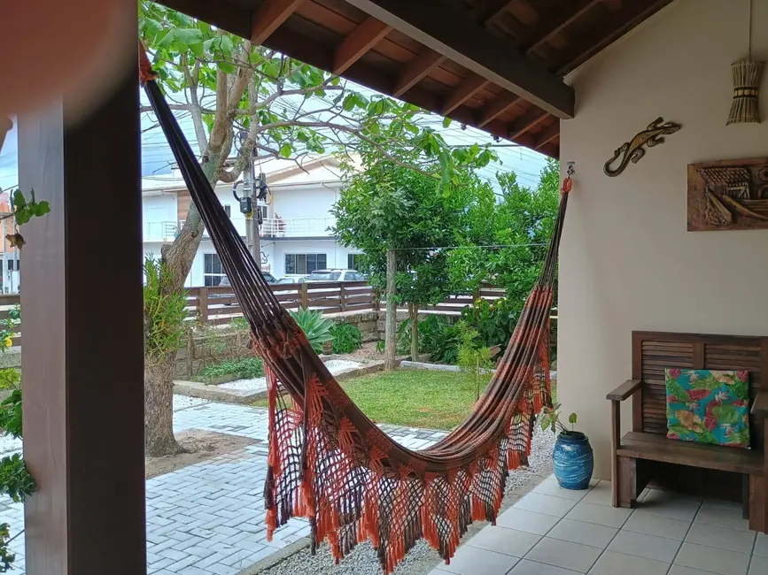 Foto 3 de Casa com 3 quartos à venda, 120m2 em Garopaba - SC