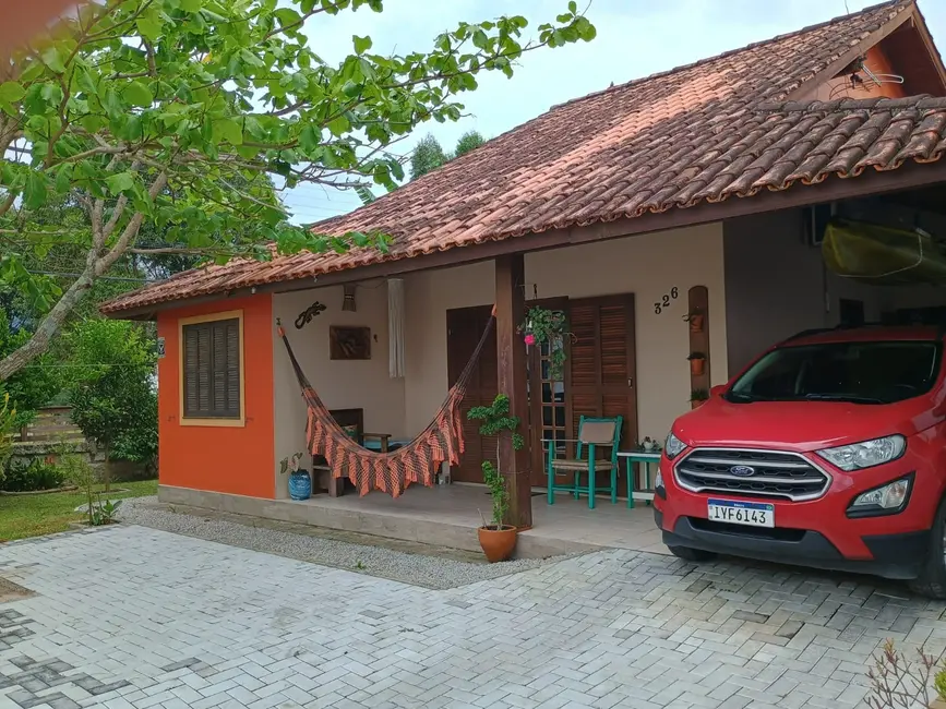 Foto 2 de Casa com 3 quartos à venda, 120m2 em Garopaba - SC