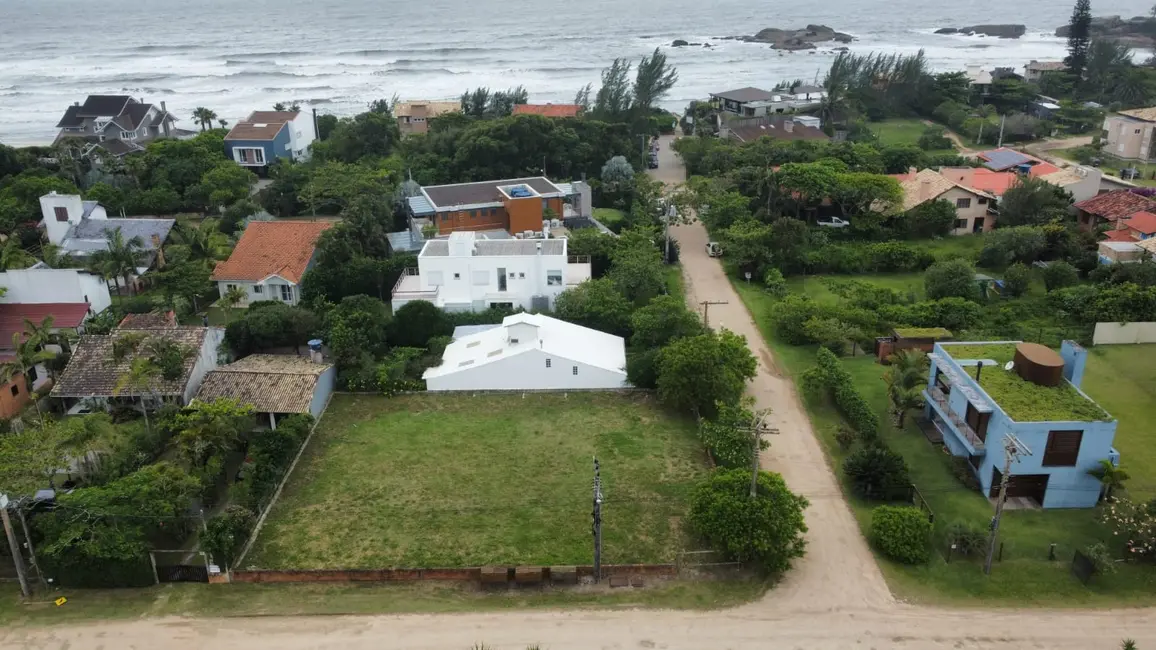 Foto 1 de Terreno / Lote à venda, 720m2 em Garopaba - SC