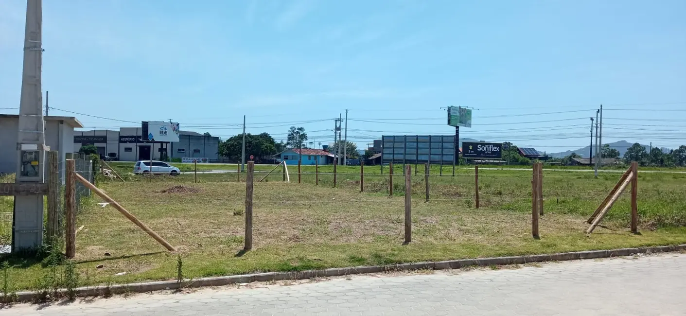 Foto 1 de Terreno / Lote à venda, 361m2 em Garopaba - SC