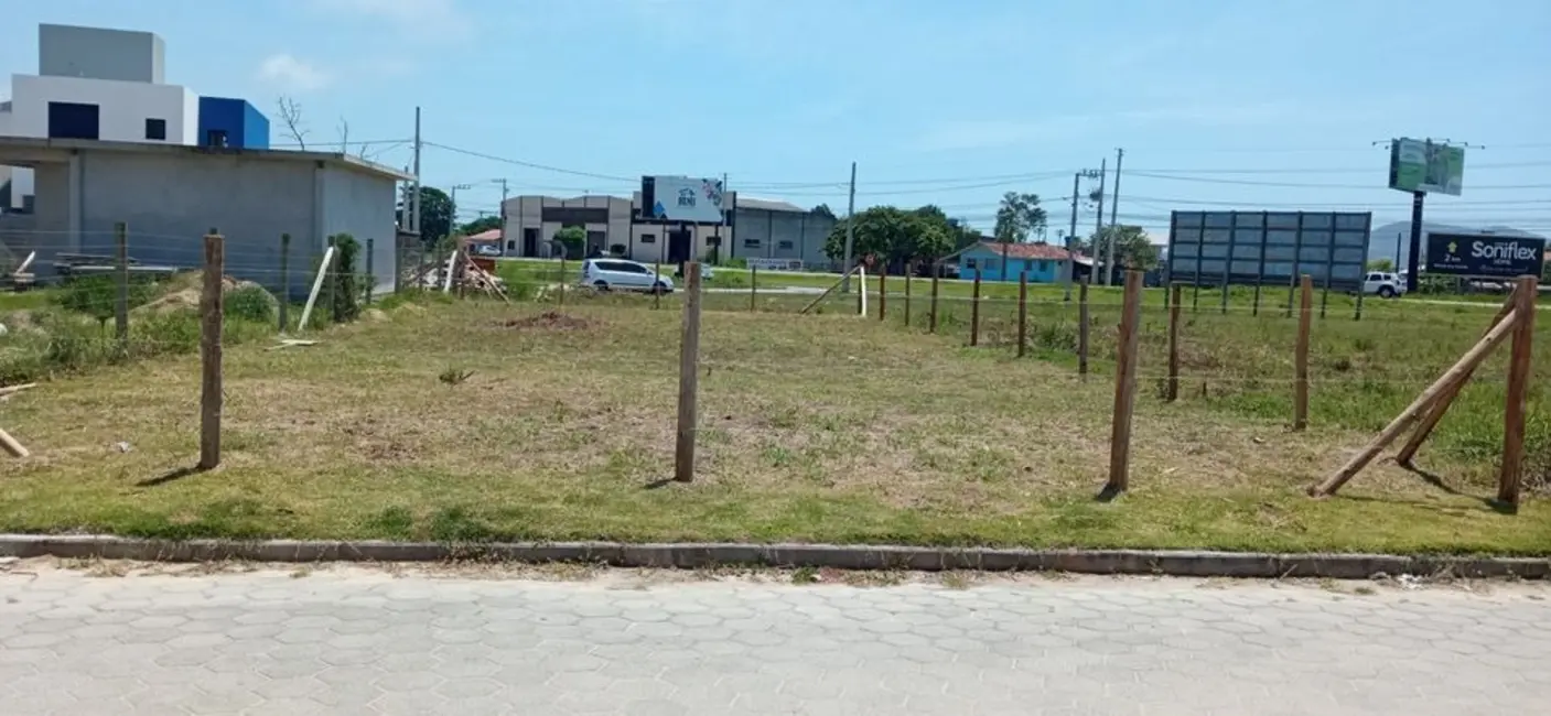 Foto 2 de Terreno / Lote à venda, 361m2 em Garopaba - SC