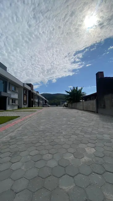 Foto 1 de Apartamento com 2 quartos à venda, 70m2 em Garopaba - SC