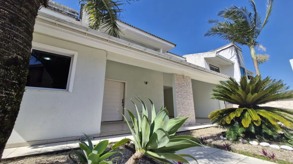 Foto 1 de Casa com 5 quartos à venda, 300m2 em Garopaba - SC