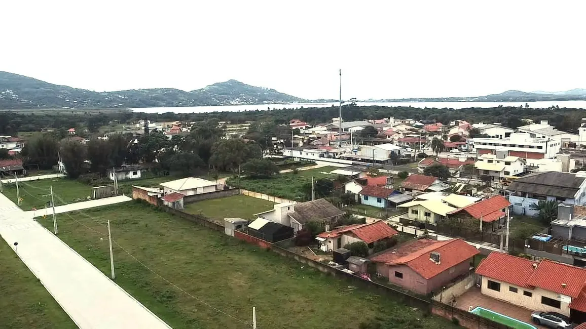 Foto 1 de Terreno / Lote à venda, 360m2 em Garopaba - SC