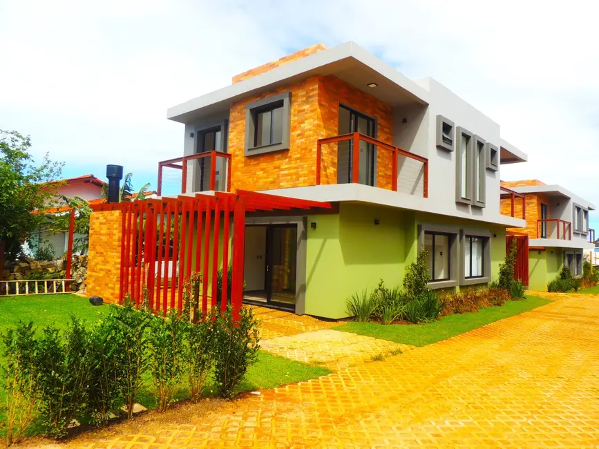Foto 1 de Casa com 3 quartos à venda, 106m2 em Garopaba - SC