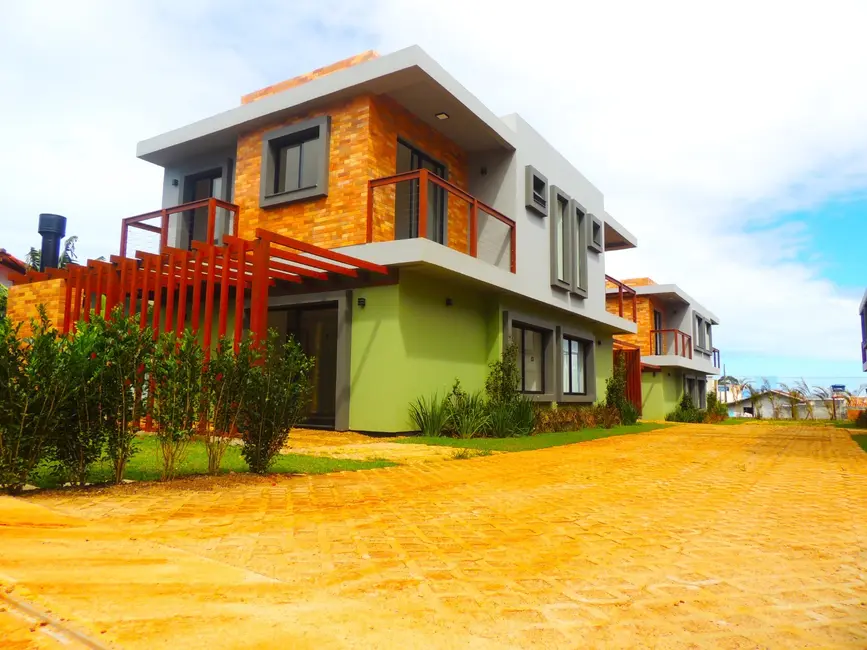 Foto 2 de Casa com 3 quartos à venda, 106m2 em Garopaba - SC