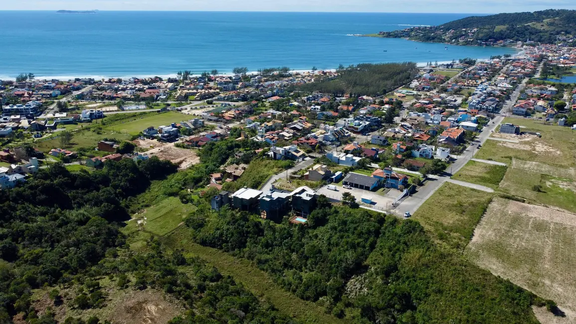 Foto 1 de Terreno / Lote à venda, 810m2 em Garopaba - SC