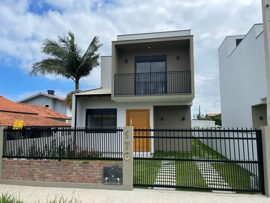 Foto 1 de Casa com 3 quartos à venda, 95m2 em Garopaba - SC