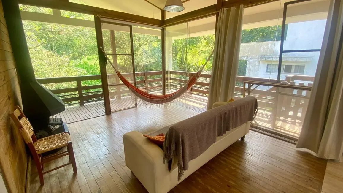 Foto 3 de Casa com 3 quartos à venda, 158m2 em Garopaba - SC