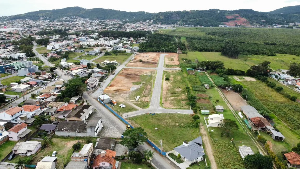 Foto 1 de Terreno / Lote à venda, 361m2 em Garopaba - SC