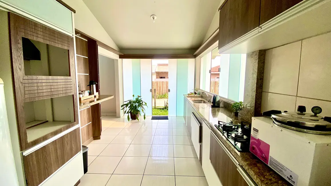 Foto 3 de Casa com 3 quartos à venda, 172m2 em Garopaba - SC