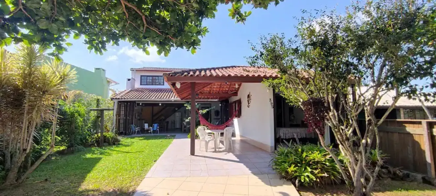 Foto 1 de Casa com 4 quartos à venda, 110m2 em Centro, Garopaba - SC