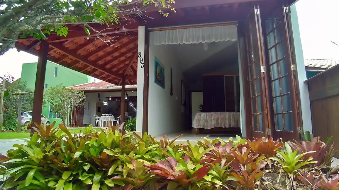 Foto 2 de Casa com 4 quartos à venda, 110m2 em Centro, Garopaba - SC