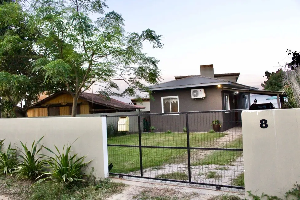 Foto 1 de Casa com 2 quartos à venda, 80m2 em Garopaba - SC