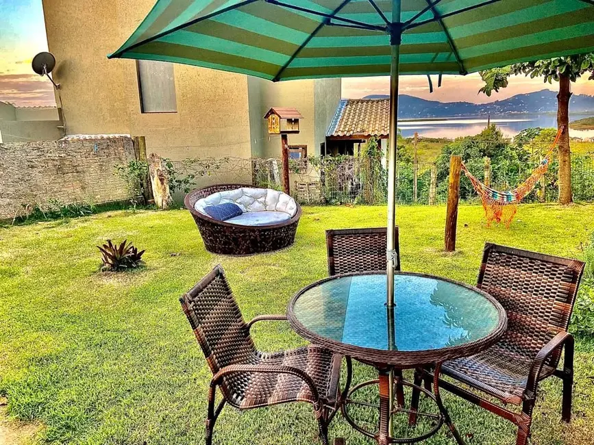 Foto 2 de Casa com 2 quartos à venda, 80m2 em Garopaba - SC