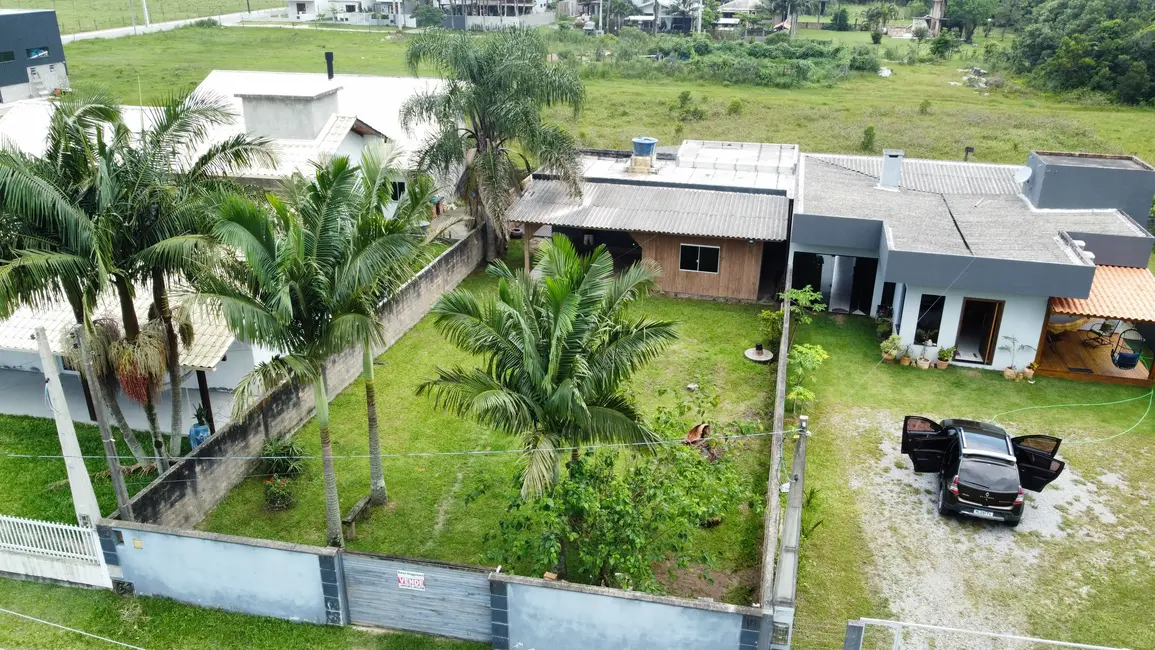 Foto 1 de Casa com 2 quartos à venda, 90m2 em Garopaba - SC