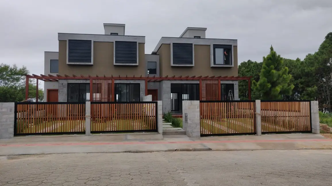 Foto 1 de Casa com 4 quartos à venda, 135m2 em Garopaba - SC