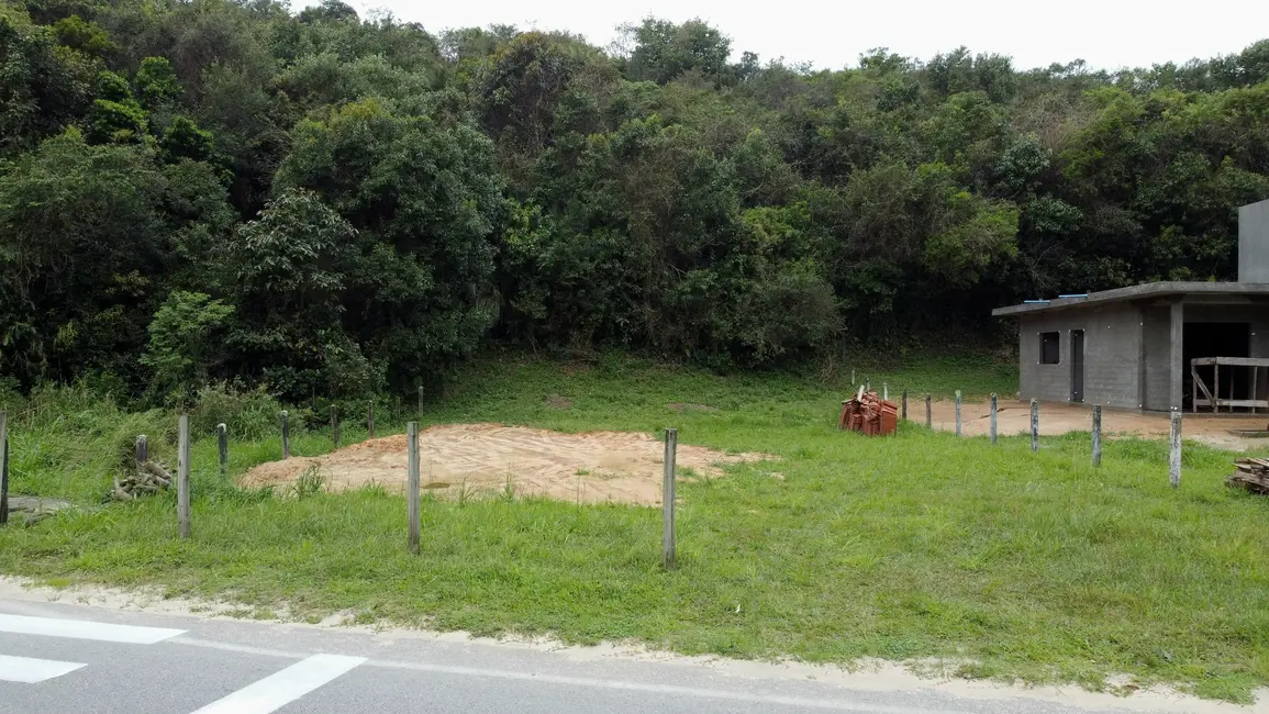 Foto 1 de Terreno / Lote à venda, 581m2 em Garopaba - SC