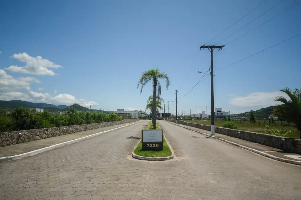 Foto 9 de Terreno / Lote à venda, 600m2 em Garopaba - SC
