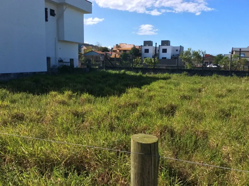 Foto 1 de Terreno / Lote à venda, 325m2 em Garopaba - SC