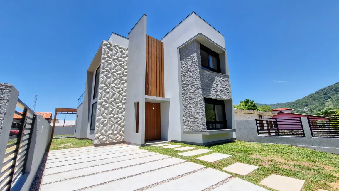Foto 2 de Casa com 3 quartos à venda, 160m2 em Garopaba - SC