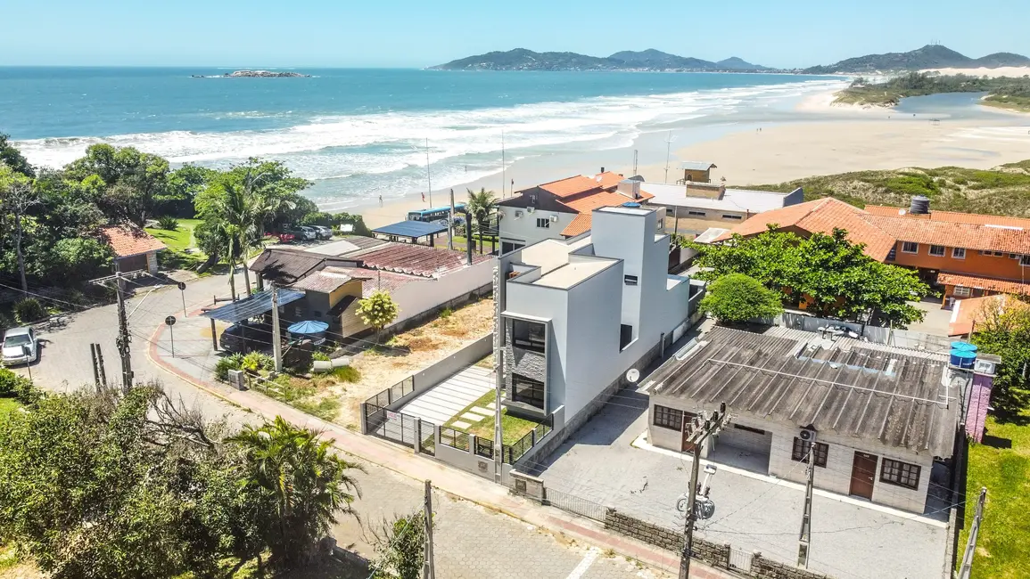 Foto 1 de Casa com 3 quartos à venda, 160m2 em Garopaba - SC